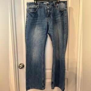 1 pair of blue jeans used